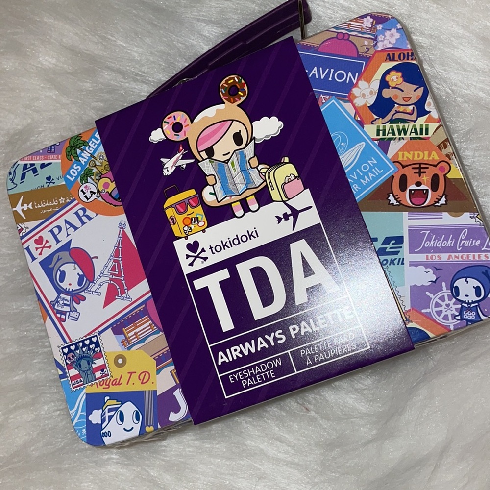 NIB tokidoki AIRWAYS PALETTE tin suitcase Donutella key chain Eyeshadow Palette